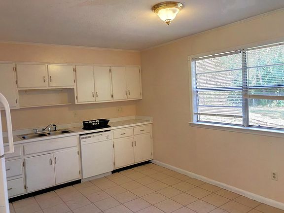 3rd image of 2856 W Park Dr