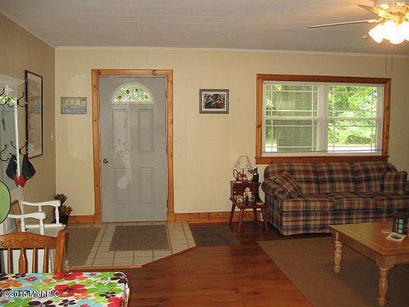 5th image of 3362 N Neil St