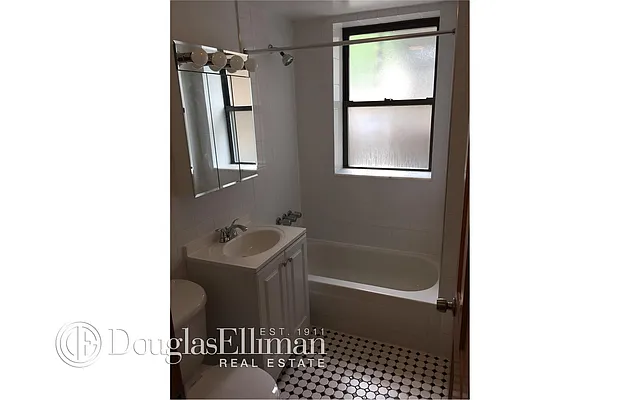 Rented by Douglas Elliman | media 33