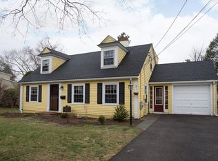 23 Mayflower Rd, Needham, MA 02492