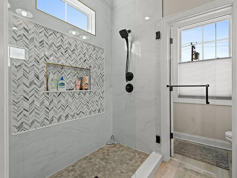 910 Elizabeth St — Photo 16