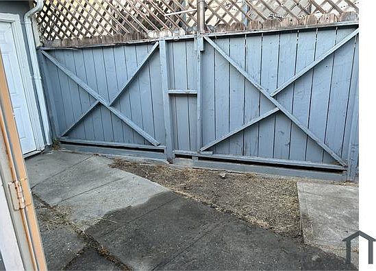 4th image of 5902 Harmon Ave