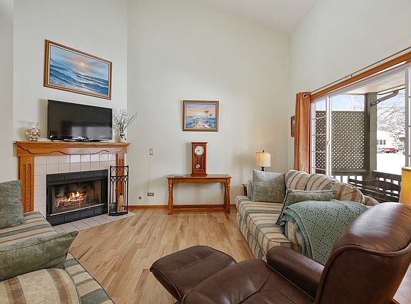 3rd image of 239 Oak Ave