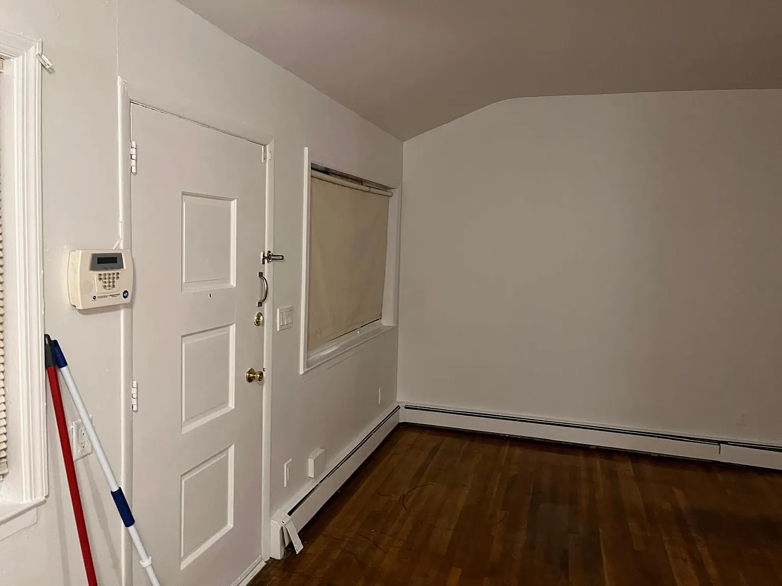 3 bed, 1900 sqft, $3,400 — Photo 4