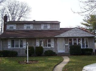 924 Lynn Dr, Valley Stream, NY 11580