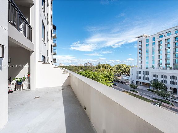 3rd image of 301 Altara Ave APT 425