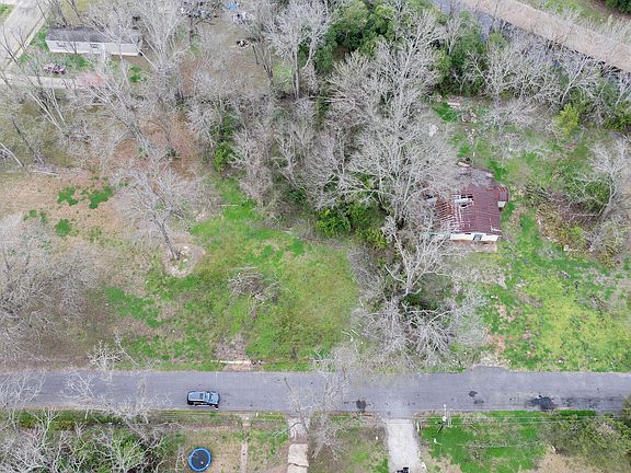 3rd image of 3420 Queens Ct
