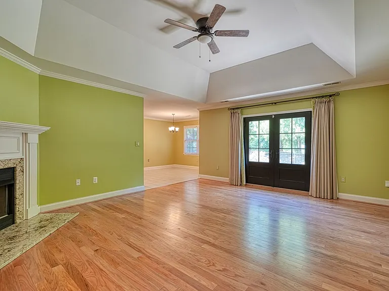210 Rivermill Ct — Photo 4