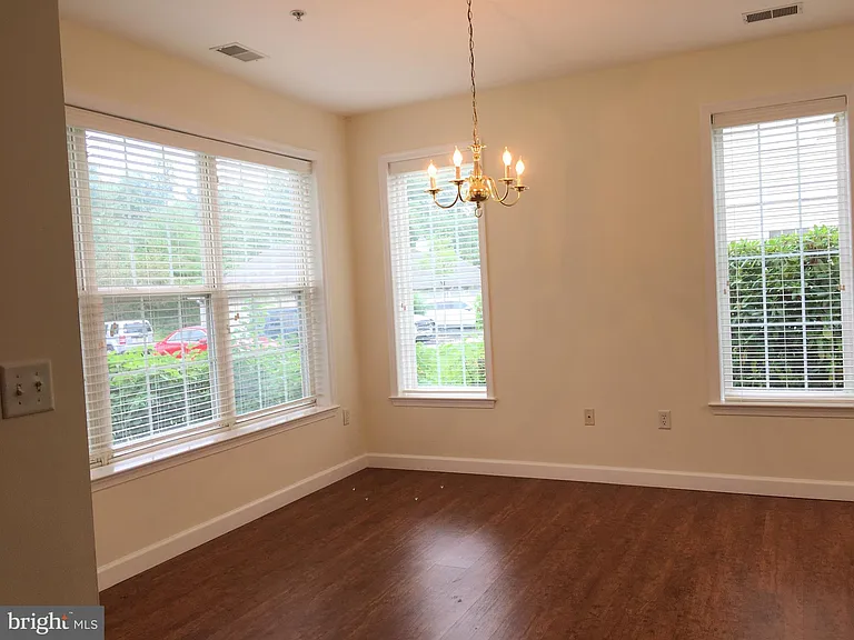 52 Kyle Way — Photo 10