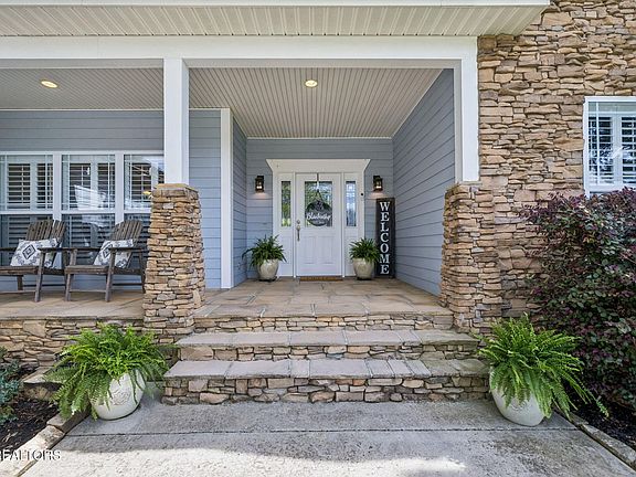 3rd image of 1208 Fox Ridge Dr