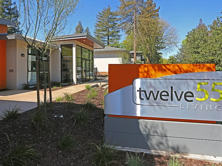 Twelve55 University Apartments — Photo 1