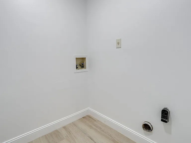 1111 Salerno Ct — Photo 17