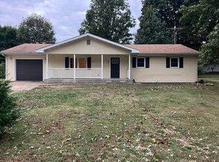 1121 Brooklane Dr, Carrollton, IL 62016