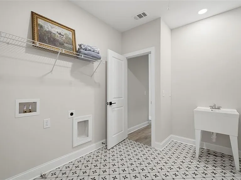 401 Oakleigh Ave — Photo 28