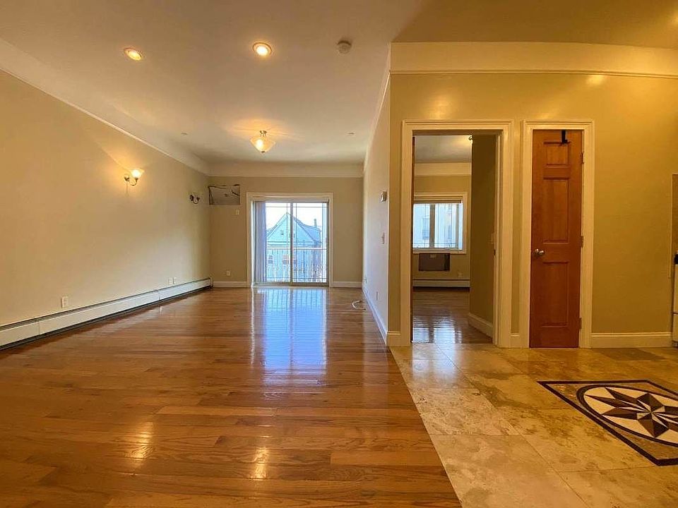 1st image of 2565 36th St #4R