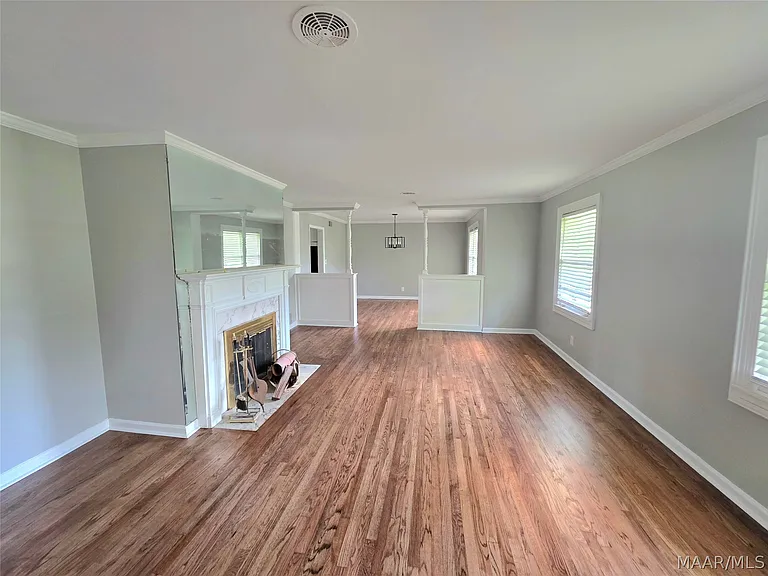 2663 Ashlawn Dr — Photo 2