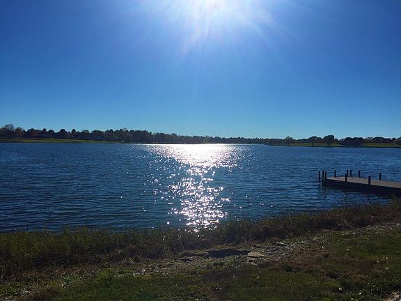 Two blocks from lake trail