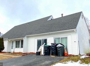 30 Pershing Ln, Sicklerville, NJ 08081