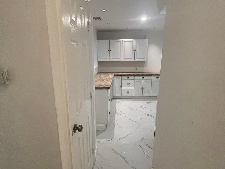 1005 SW 7th Ter — Photo 13