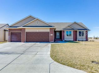 8643 W Candlewood Ct, Wichita, KS 67205