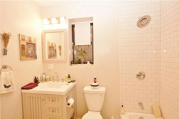 Rented by R New York | media 33