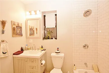 Rented by R New York