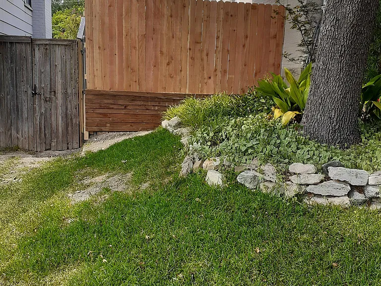 9829 Estate Ln — Photo 13
