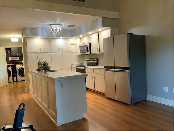 4th image of 8 Jacqueline Ct #8