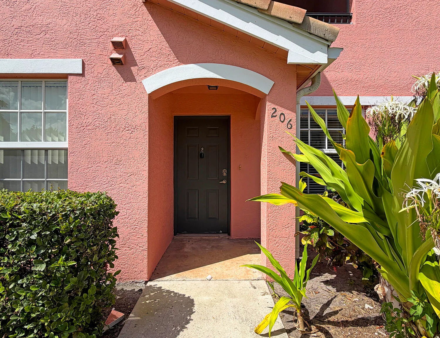 1 bed, 1.0 bath, 875 sqft, $1,600 — Photo 2