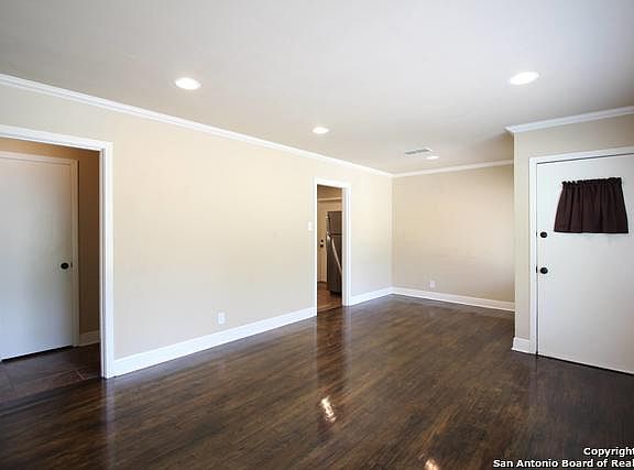 4th image of 302 Wayside Dr