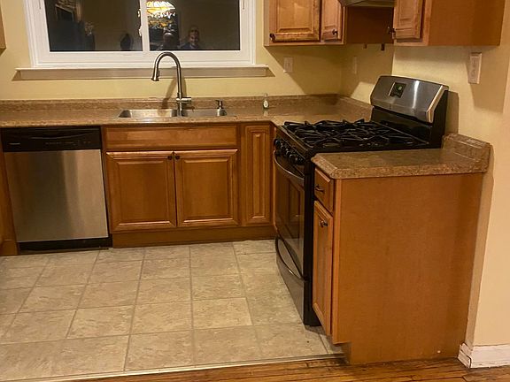 2nd image of 210 E 238th St Floor 2