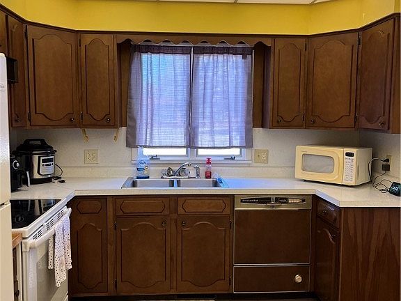 2nd image of 3103 Lincoln Dr