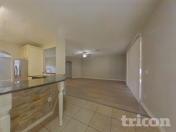 5th image of 2803 Eagle Lake Dr
