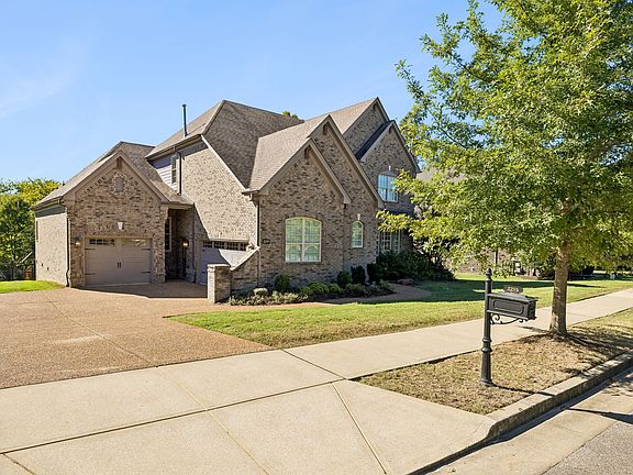 5th image of 2255 Georgian Cir