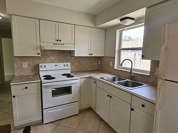 4th image of 1735 S Washington Ave #B