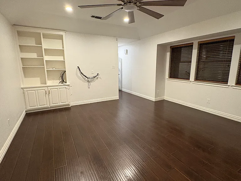 SECOND LIVINGROOM