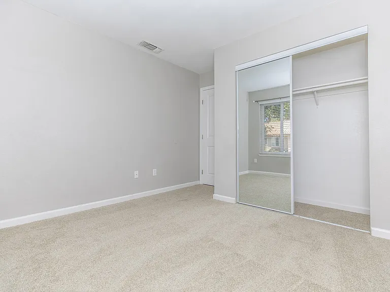 54 Quay Ct — Photo 119