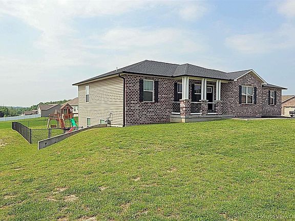 3rd image of 365 Cedar Meadows Dr