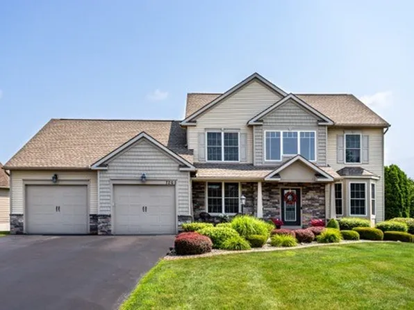 7260 Montgomery Ln, Victor, NY 14564