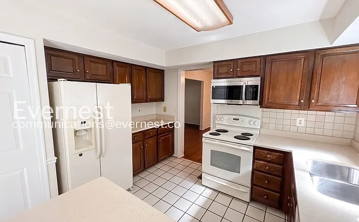 11829 Parliament Dr — Photo 3