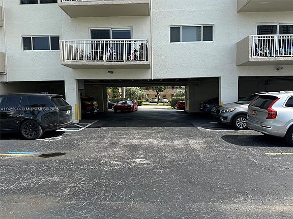 5th image of 3601 NE 170th St APT 601