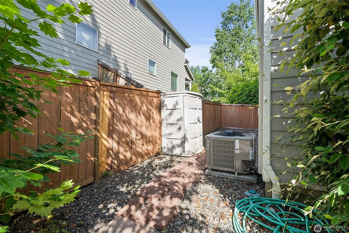 Building Photo - 184th Ave SE