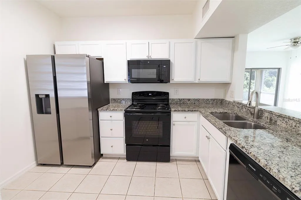 3 bed, 2.0 bath, 1151 sqft, $1,725 — Photo 3