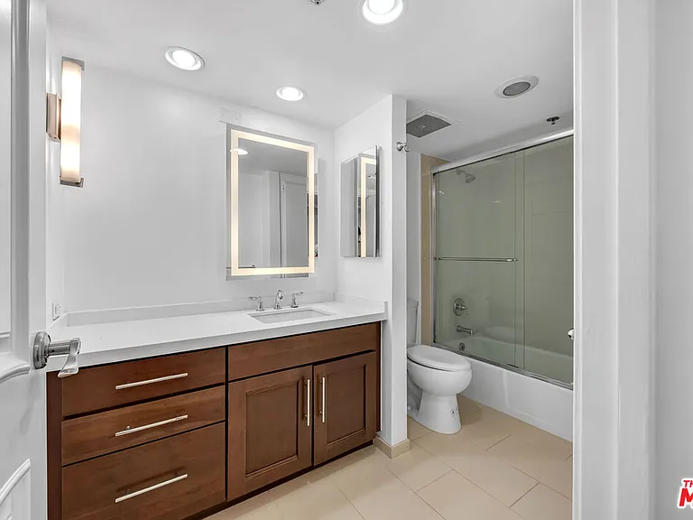 10660 Wilshire Blvd #701 — Photo 19