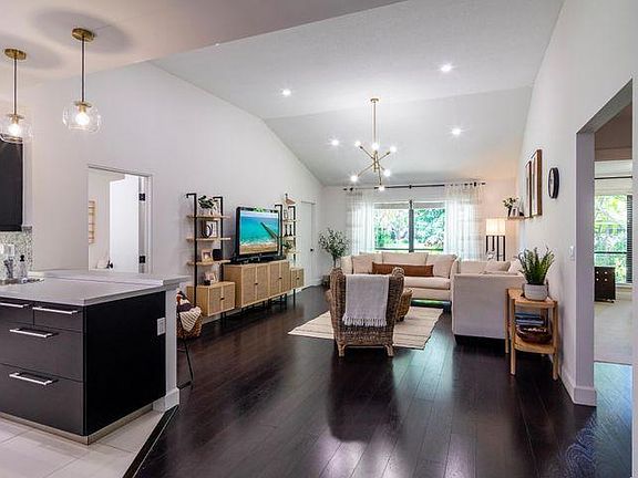 3rd image of 11413 Shady Oaks Ln