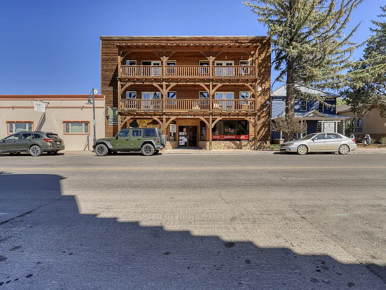 450 Lewis St — Photo 7