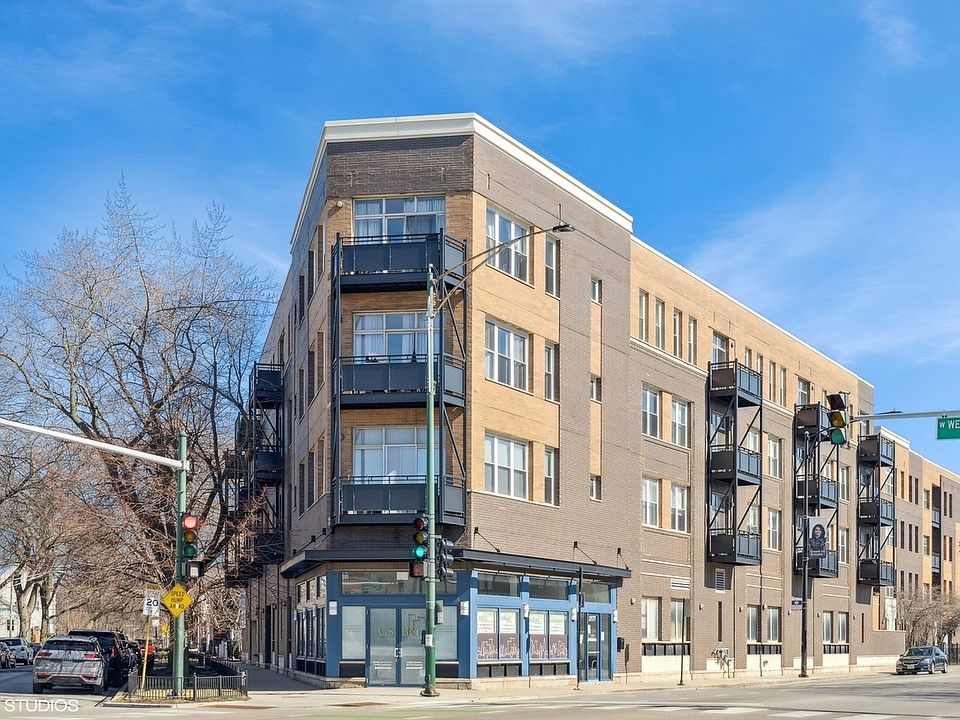 1st image of 2143 W Wellington Ave Unit 303