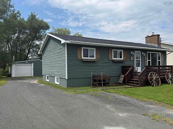 2nd image of 1668 Mackay St