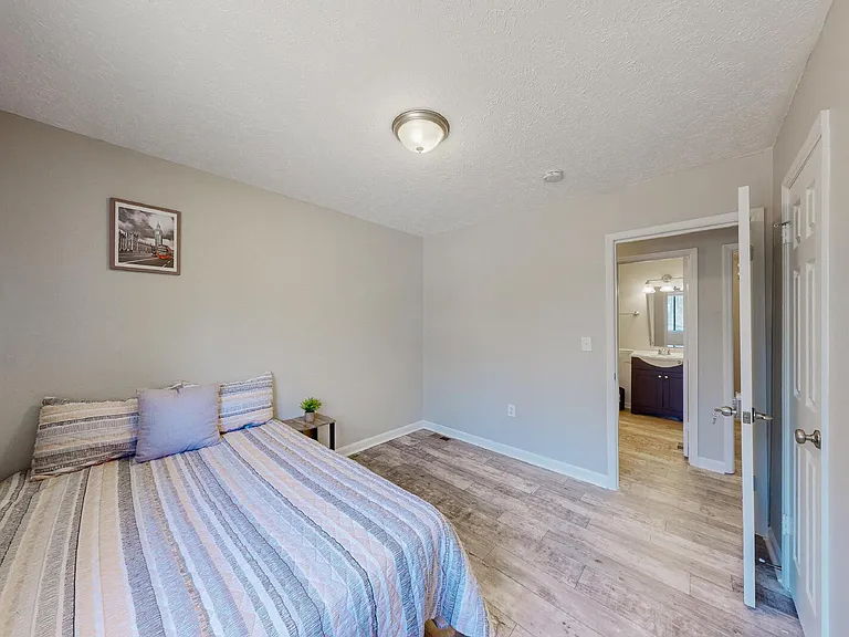 4335 Lincolndale Dr — Photo 5