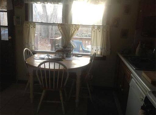 5th image of 132 Easton St